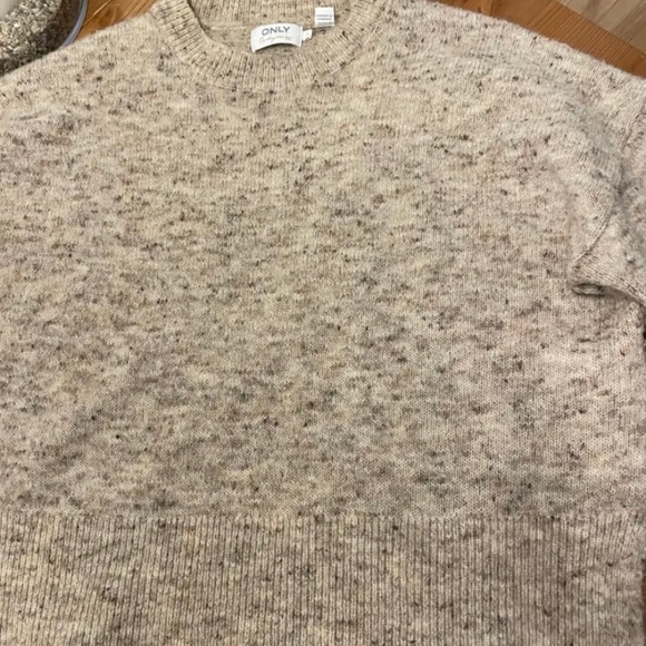 ✨SOLD✨Shorts & sweater set - Picture 3 of 4